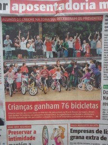 Entrega das bicicletas em 2013. Foto: Reprodução do Jornal Agora, Alexandre Cheque.